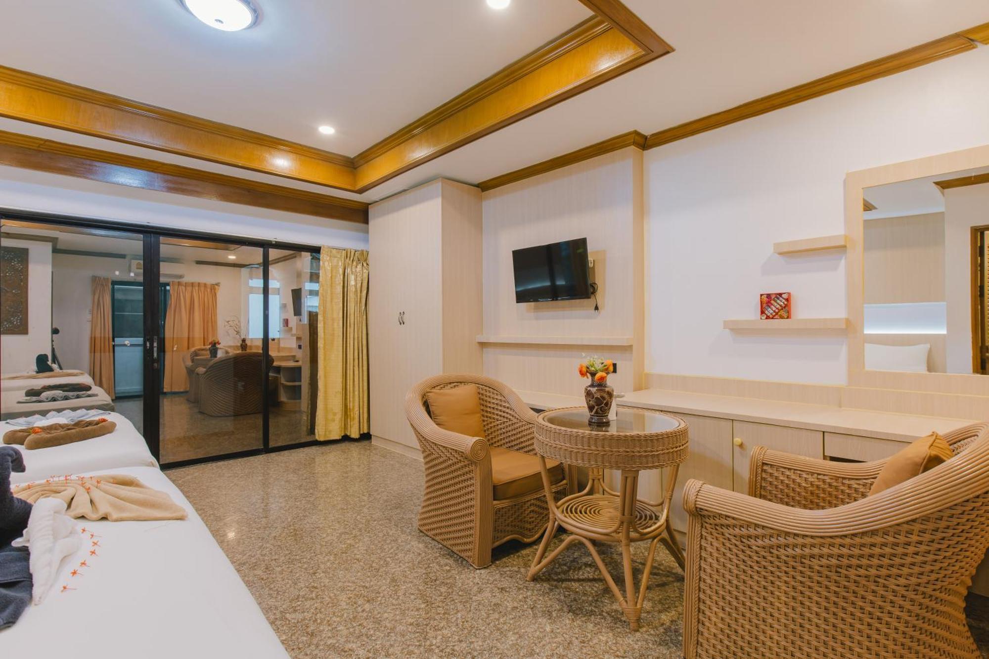 Royal Prince Residence Patong Buitenkant foto